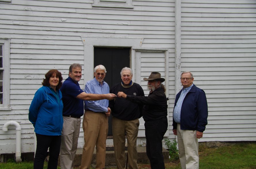 Putnam descendants accept keys from Society Trustees